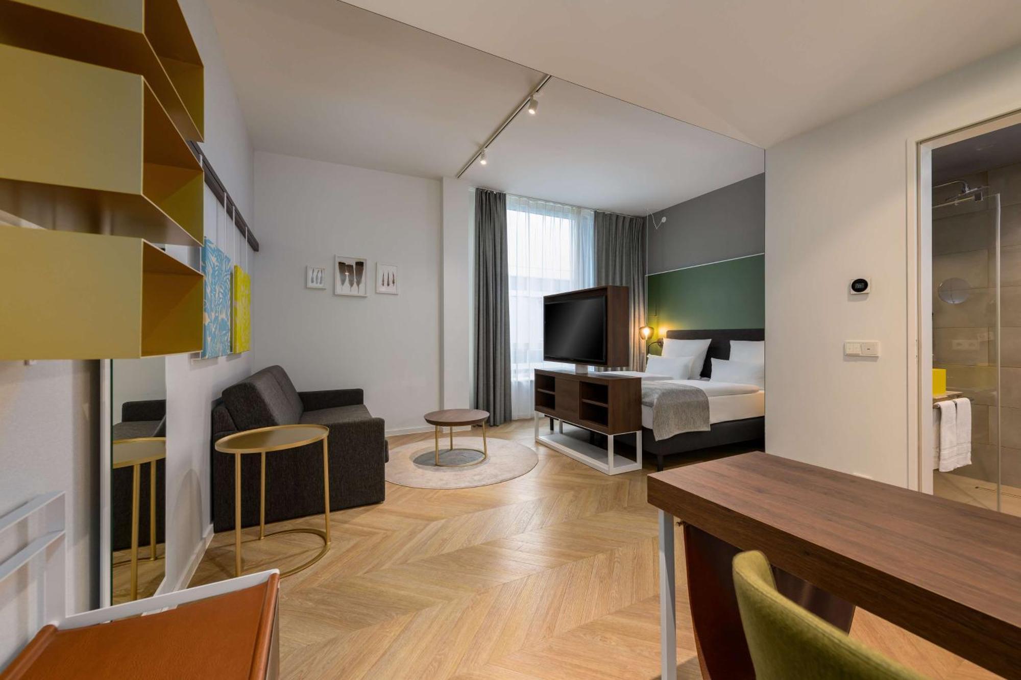 Munich Airport 3*